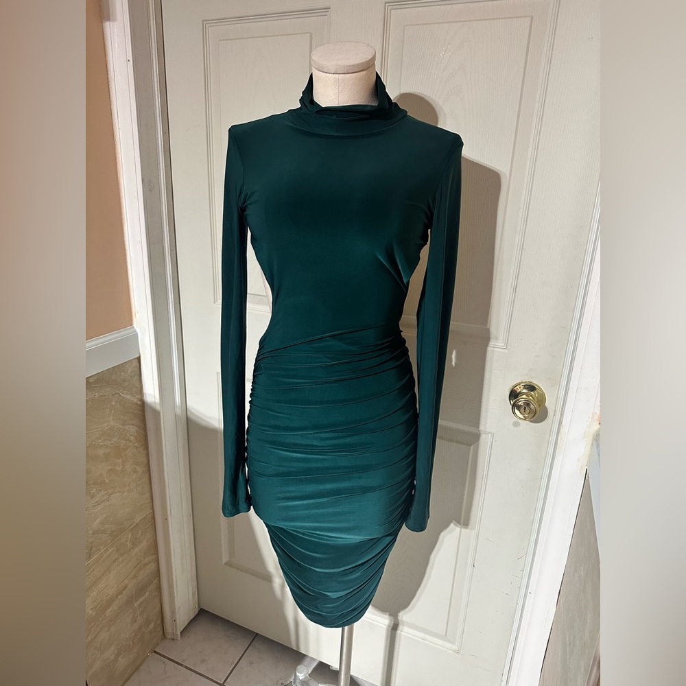 Open back smooth dress